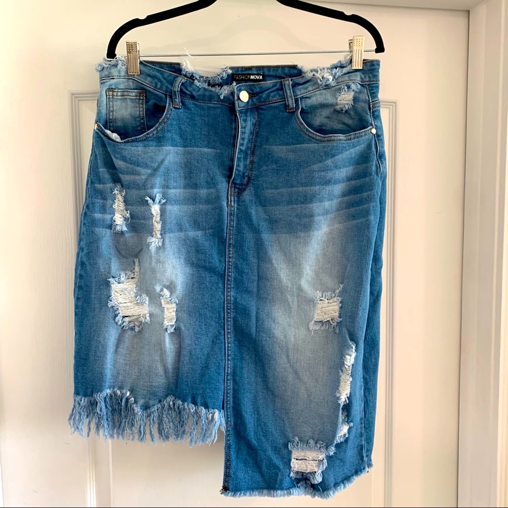 Fashion Nova Curve. 1X. Ripped Midi Skirt